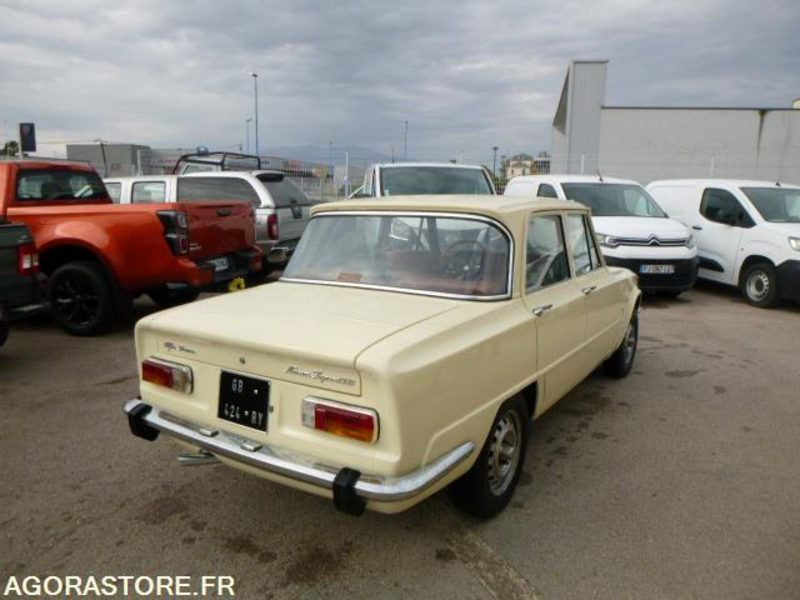 Voiture Alfa Romeo Giulia - 1976 - 92500km - COLLECTION - Livret d'origine: photos 12 Voiture Alfa Romeo Giulia - 1976 - 92500km - COLLECTION - Livret d'origine: photos 12