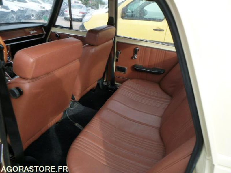 Voiture Alfa Romeo Giulia - 1976 - 92500km - COLLECTION - Livret d'origine: photos 6 Voiture Alfa Romeo Giulia - 1976 - 92500km - COLLECTION - Livret d'origine: photos 6