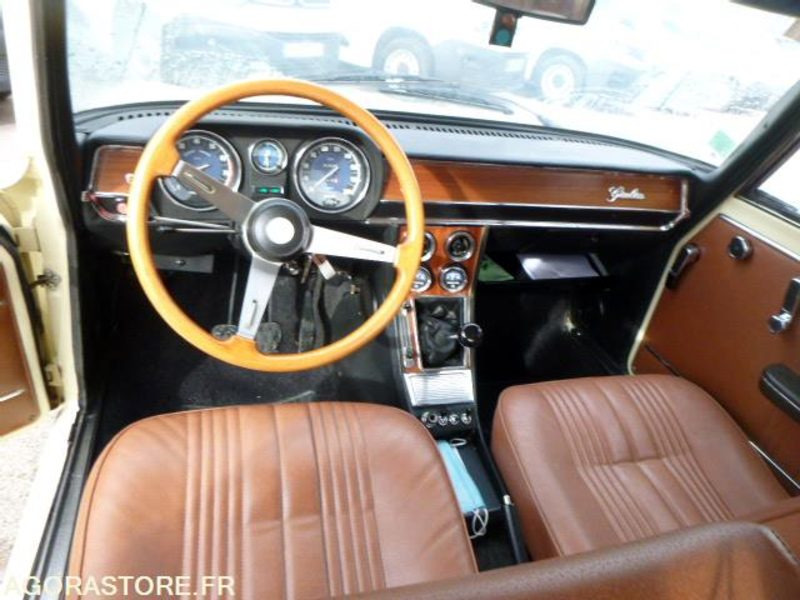 Voiture Alfa Romeo Giulia - 1976 - 92500km - COLLECTION - Livret d'origine: photos 7 Voiture Alfa Romeo Giulia - 1976 - 92500km - COLLECTION - Livret d'origine: photos 7