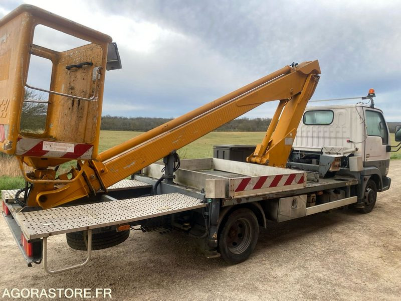 Nacelle Multitel 160 ALU DS monté sur Nissan Cabstar - Autre matériel: photos 2 Nacelle Multitel 160 ALU DS monté sur Nissan Cabstar - Autre matériel: photos 2