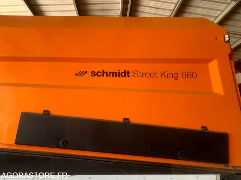 BALAYEUSE COMPOSÉE D'UN PORTEUR MERCEDES ET D'UN SYSTÈME DE BALAYAGE SCHMIDT - Balayeuse de voirie: photos 4 BALAYEUSE COMPOSÉE D'UN PORTEUR MERCEDES ET D'UN SYSTÈME DE BALAYAGE SCHMIDT - Balayeuse de voirie: photos 4
