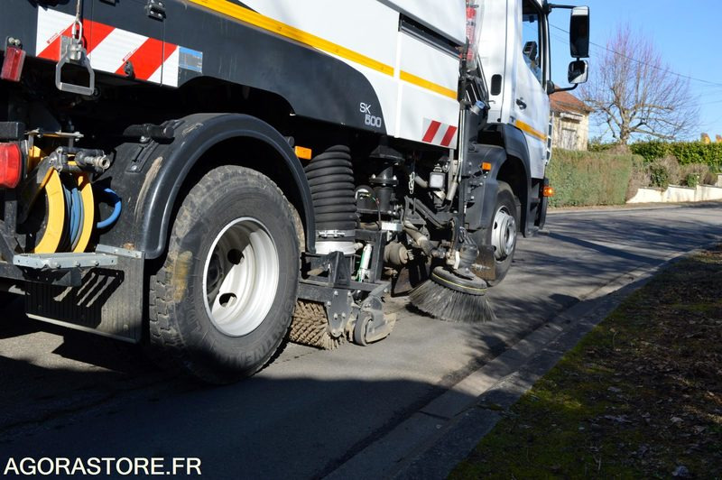 BALAYEUSE MERCEDES ATEGO 95000kms 2019 - Balayeuse de voirie: photos 5 BALAYEUSE MERCEDES ATEGO 95000kms 2019 - Balayeuse de voirie: photos 5