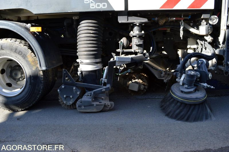 BALAYEUSE MERCEDES ATEGO 95000kms 2019 - Balayeuse de voirie: photos 4 BALAYEUSE MERCEDES ATEGO 95000kms 2019 - Balayeuse de voirie: photos 4