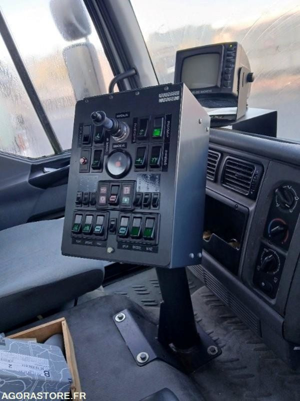 BALAYEUSE RENAULT MIDLUM 220 DCI - Balayeuse de voirie: photos 2 BALAYEUSE RENAULT MIDLUM 220 DCI - Balayeuse de voirie: photos 2