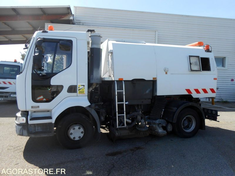 BALAYEUSE RENAULT PL - Balayeuse de voirie: photos 5 BALAYEUSE RENAULT PL - Balayeuse de voirie: photos 5