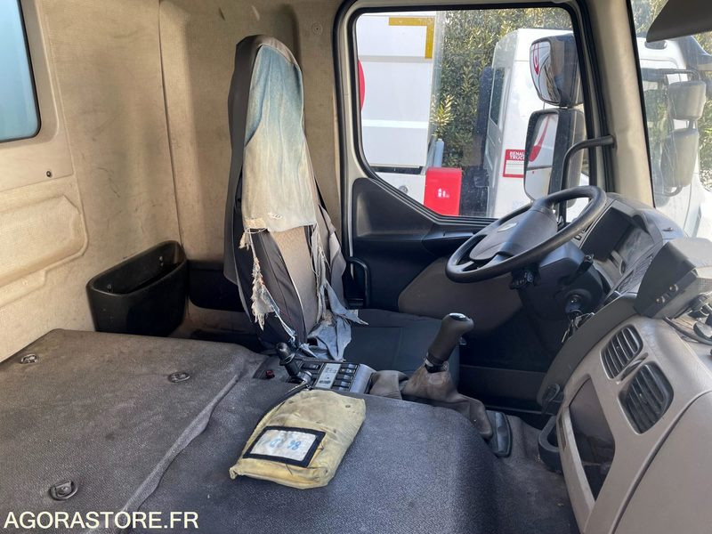CAMION RENAULT19 HYDROCURER HUWER - 2018 / 341 258 KM - Camion vidangeur: photos 5 CAMION RENAULT19 HYDROCURER HUWER - 2018 / 341 258 KM - Camion vidangeur: photos 5