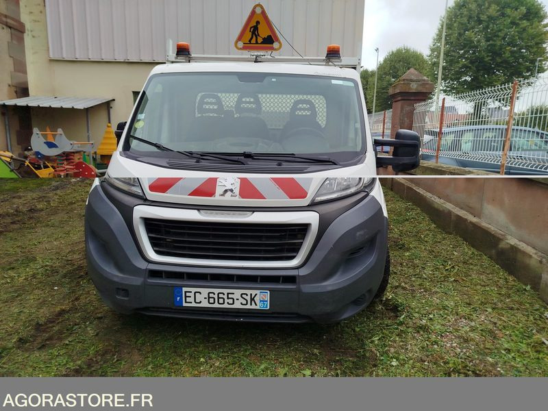 CAMIONETTE PLATEAU E.V. - Utilitaire benne: photos 1 CAMIONETTE PLATEAU E.V. - Utilitaire benne: photos 1