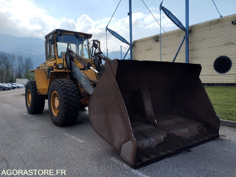 CHARGEUSE SUR PNEUS VOLVO L70 de 1993 n°9930 HS A REPARER - Chargeuse: photos 3 CHARGEUSE SUR PNEUS VOLVO L70 de 1993 n°9930 HS A REPARER - Chargeuse: photos 3