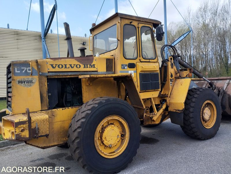 CHARGEUSE SUR PNEUS VOLVO L70 de 1993 n°9930 HS A REPARER - Chargeuse: photos 5 CHARGEUSE SUR PNEUS VOLVO L70 de 1993 n°9930 HS A REPARER - Chargeuse: photos 5