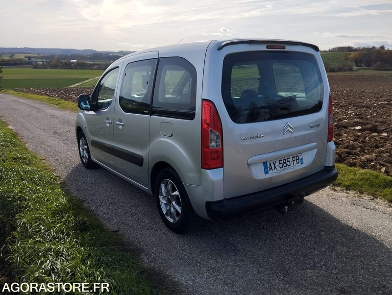 CITROEN BERLINGO COMBISPACE 1.6 HDI 110 DIESEL - 5 PLACES - ANNÉE 2009 - Voiture: photos 5 CITROEN BERLINGO COMBISPACE 1.6 HDI 110 DIESEL - 5 PLACES - ANNÉE 2009 - Voiture: photos 5
