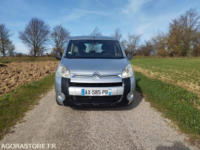 CITROEN BERLINGO COMBISPACE 1.6 HDI 110 DIESEL - 5 PLACES - ANNÉE 2009 - Voiture: photos 3 CITROEN BERLINGO COMBISPACE 1.6 HDI 110 DIESEL - 5 PLACES - ANNÉE 2009 - Voiture: photos 3