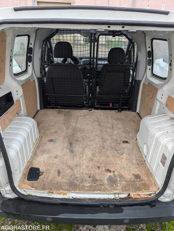 CITROEN NEMO 1.4 HDI - 137 030 KM - Fourgonnette: photos 4 CITROEN NEMO 1.4 HDI - 137 030 KM - Fourgonnette: photos 4