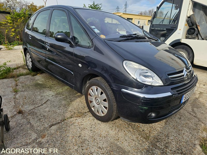 CITROEN XSARA PICASSO - 2005 - 185842KM - 523ELR92 - Voiture: photos 2 CITROEN XSARA PICASSO - 2005 - 185842KM - 523ELR92 - Voiture: photos 2