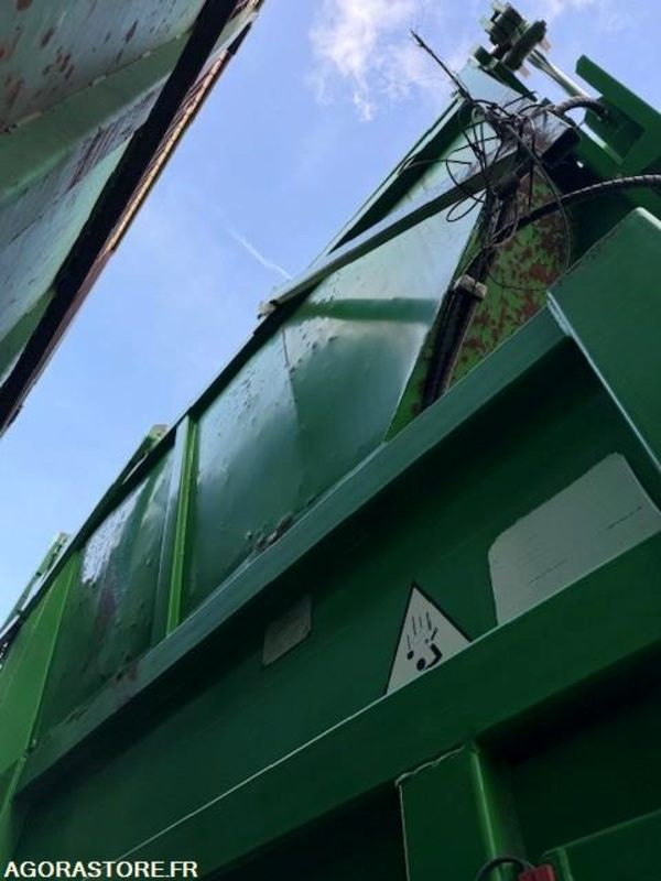 COMPACTEUR MONOBLOC EMBARQUE ARMAND MOULET - Outil/ Équipement: photos 3 COMPACTEUR MONOBLOC EMBARQUE ARMAND MOULET - Outil/ Équipement: photos 3