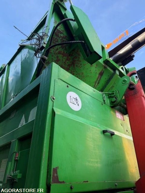 COMPACTEUR MONOBLOC EMBARQUE ARMAND MOULET - Outil/ Équipement: photos 2 COMPACTEUR MONOBLOC EMBARQUE ARMAND MOULET - Outil/ Équipement: photos 2