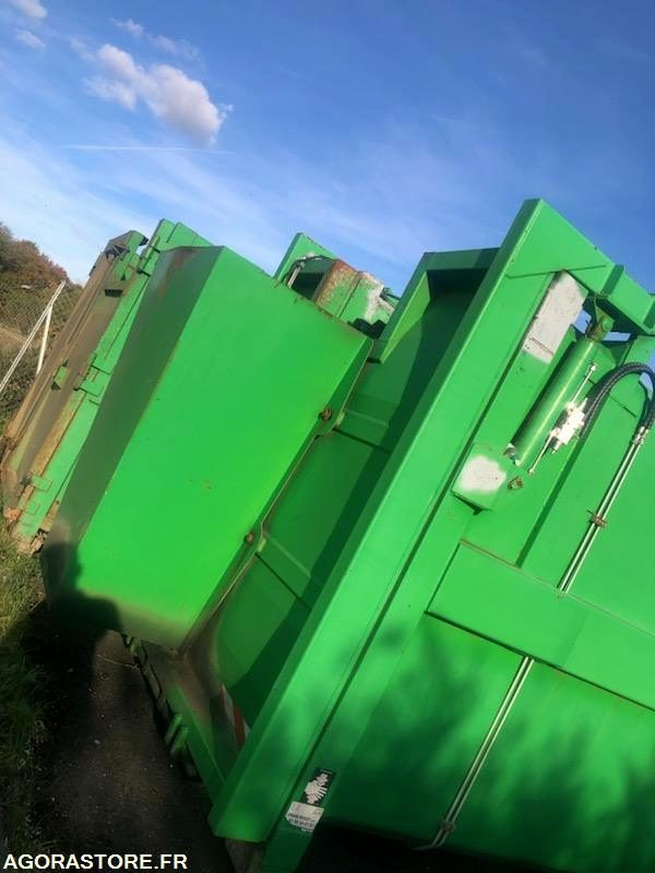 COMPACTEUR MONOBLOC EMBARQUE - Outil/ Équipement: photos 2 COMPACTEUR MONOBLOC EMBARQUE - Outil/ Équipement: photos 2