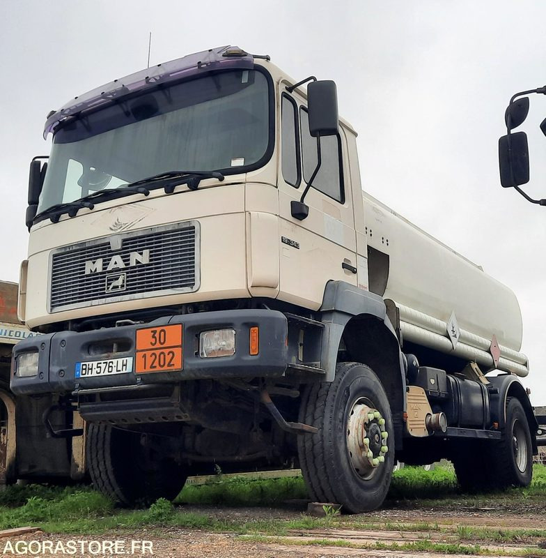 CAMION CITERNE 4x4 - MAN 19.343 - 524 755 KM (P2101604) - Camion: photos 1 CAMION CITERNE 4x4 - MAN 19.343 - 524 755 KM (P2101604) - Camion: photos 1