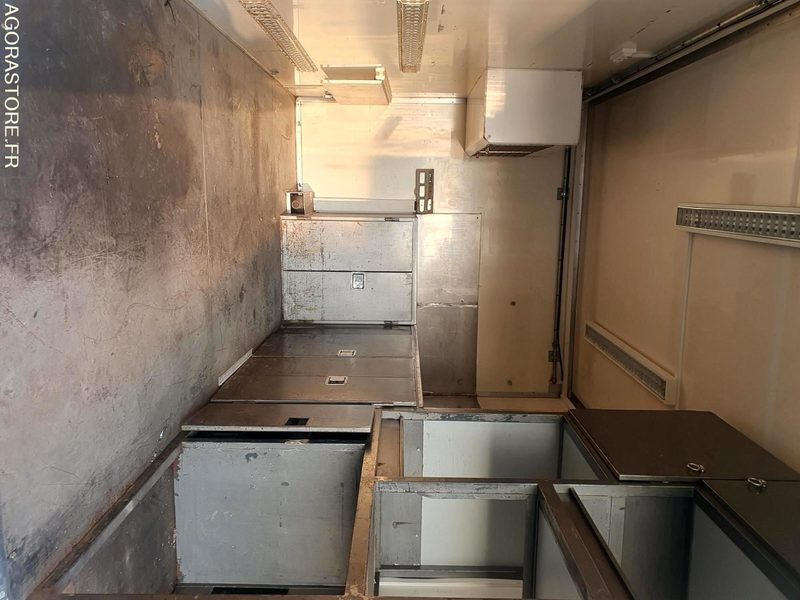 CAMION PORTEUR RENAULT ATELIER ET BASE DE VIE - Camion: photos 4 CAMION PORTEUR RENAULT ATELIER ET BASE DE VIE - Camion: photos 4