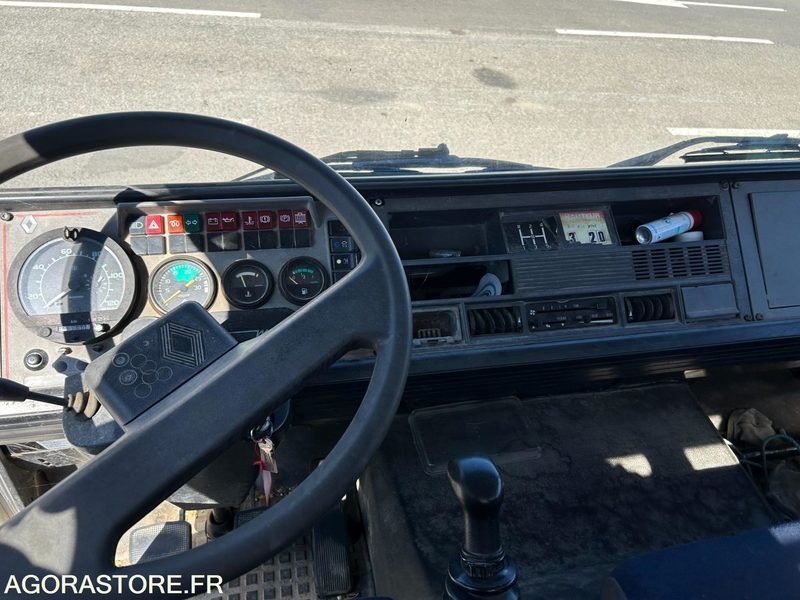 Camion tri-benne Renault S110 - Camion: photos 3 Camion tri-benne Renault S110 - Camion: photos 3
