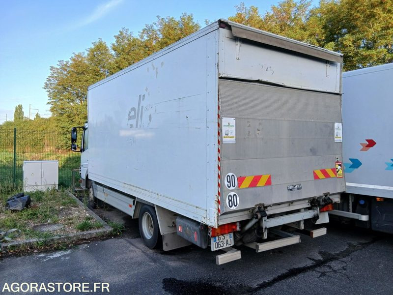 PL MERCEDES - 2006 - 188120 Kms - Camion: photos 2 PL MERCEDES - 2006 - 188120 Kms - Camion: photos 2