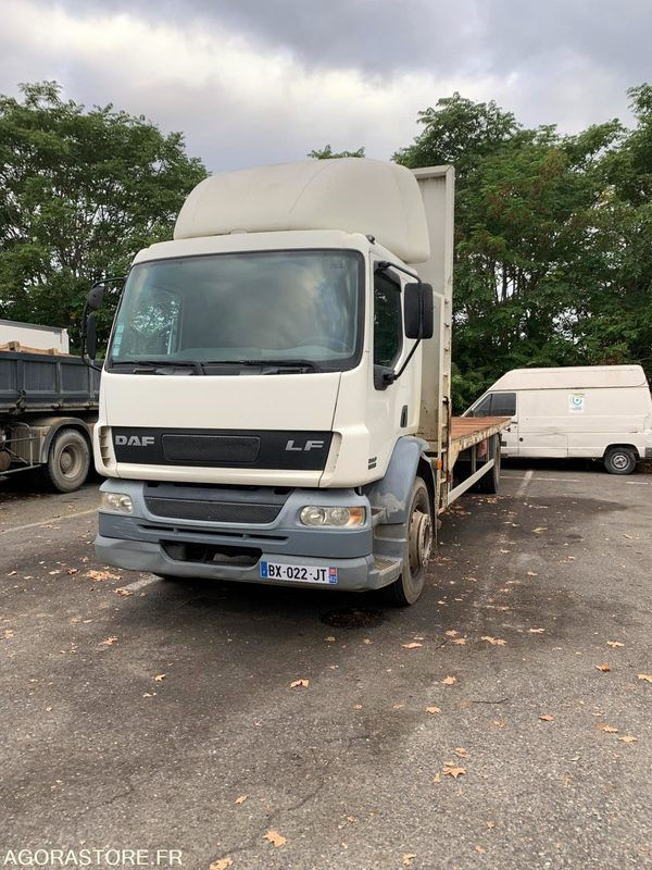 Porteur plateau DAF LF 18.250 - 2004 - 418000 Kms - Camion: photos 2 Porteur plateau DAF LF 18.250 - 2004 - 418000 Kms - Camion: photos 2