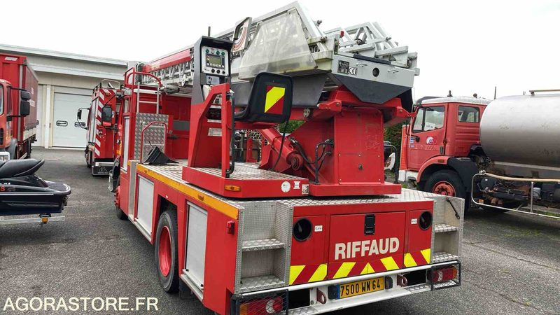 RENAULT M150 - 44104kms - 2000 - Camion: photos 2 RENAULT M150 - 44104kms - 2000 - Camion: photos 2