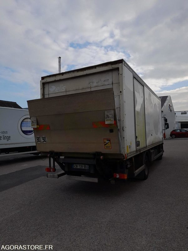 RENAULT POIDS LOURD TYPE MIDLUM / 597725 Kms / 2008 / CN-728-DC - Camion: photos 3 RENAULT POIDS LOURD TYPE MIDLUM / 597725 Kms / 2008 / CN-728-DC - Camion: photos 3