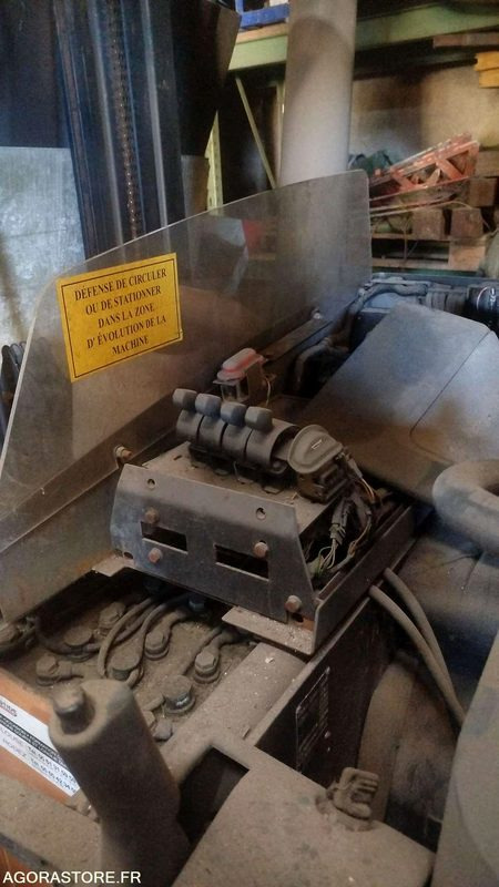 Chariot élévateur CROWN - EN PANNE - Outil/ Équipement: photos 4 Chariot élévateur CROWN - EN PANNE - Outil/ Équipement: photos 4