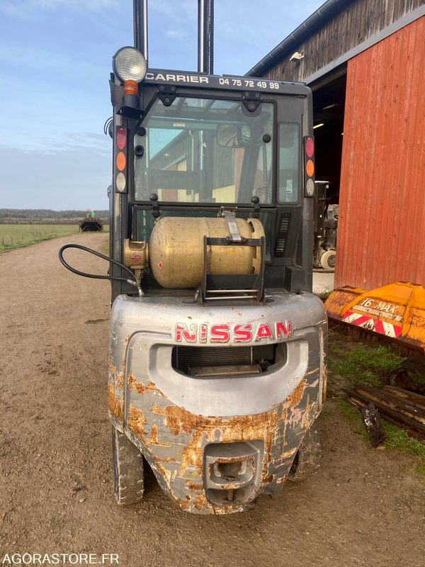 Chariot élévateur GAZ NISSAN 1.8T - Chariot élévateur à gaz: photos 5 Chariot élévateur GAZ NISSAN 1.8T - Chariot élévateur à gaz: photos 5