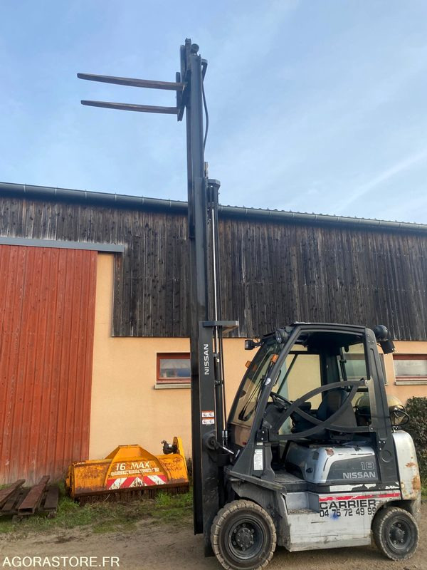 Chariot élévateur GAZ NISSAN 1.8T - Chariot élévateur à gaz: photos 3 Chariot élévateur GAZ NISSAN 1.8T - Chariot élévateur à gaz: photos 3