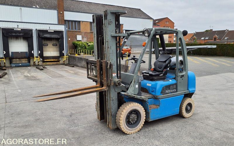 Chariot élévateur frontal GAZ Nissan 2827 heures Triplex UD02A25PQ - 3F550 - Chariot élévateur à gaz: photos 3 Chariot élévateur frontal GAZ Nissan 2827 heures Triplex UD02A25PQ - 3F550 - Chariot élévateur à gaz: photos 3