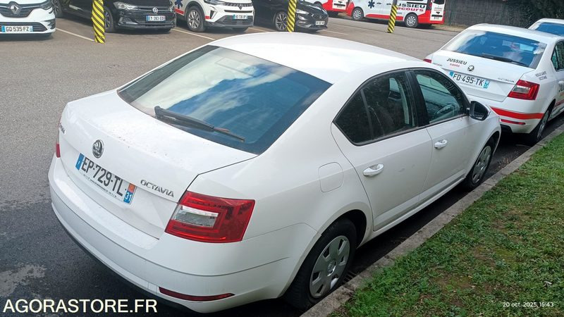 EP-729-TL - Non Roulant - SKODA OCTAVIA - VP -  349 390 Kms - Voiture: photos 4 EP-729-TL - Non Roulant - SKODA OCTAVIA - VP -  349 390 Kms - Voiture: photos 4