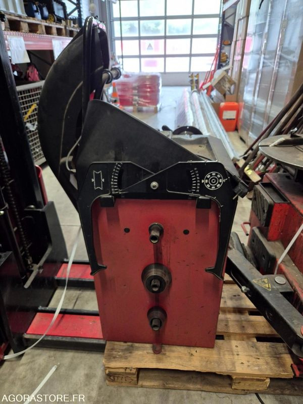 EQUILIBREUSE DE ROUES FACOM - Outil/ Équipement: photos 3 EQUILIBREUSE DE ROUES FACOM - Outil/ Équipement: photos 3