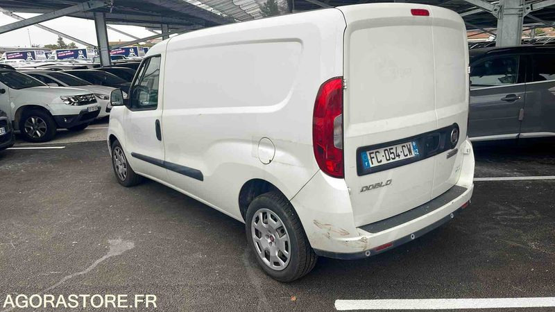 FIAT DOBLO - 2018 - 73197KM - FC054CW - Fourgonnette: photos 3 FIAT DOBLO - 2018 - 73197KM - FC054CW - Fourgonnette: photos 3