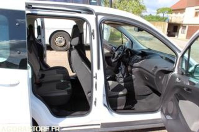 FORD TOURNEO - 2017 - 178 348 KMS - EP426FZ - Fourgonnette: photos 5 FORD TOURNEO - 2017 - 178 348 KMS - EP426FZ - Fourgonnette: photos 5