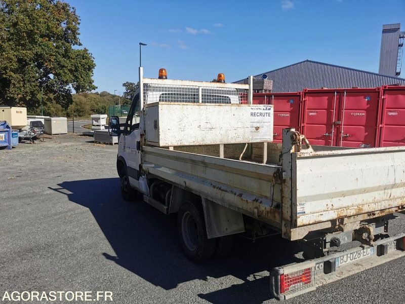 FOURGON BENNE - IVECO - DAILY 35C13 - 2011 / 264350 KM - BJ028EC - Utilitaire benne: photos 4 FOURGON BENNE - IVECO - DAILY 35C13 - 2011 / 264350 KM - BJ028EC - Utilitaire benne: photos 4