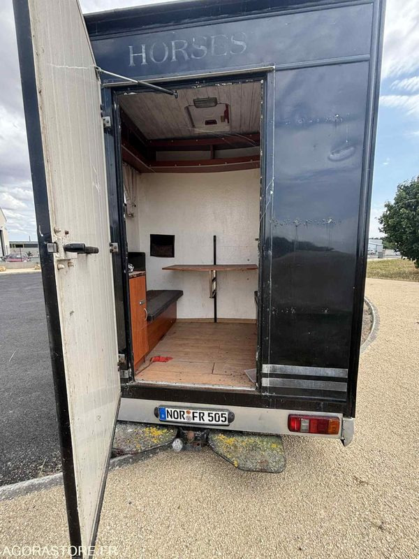 Fourgon FORD - Transport de 2 Chevaux - 2004 - 137 510 KM - Fourgon utilitaire: photos 4 Fourgon FORD - Transport de 2 Chevaux - 2004 - 137 510 KM - Fourgon utilitaire: photos 4