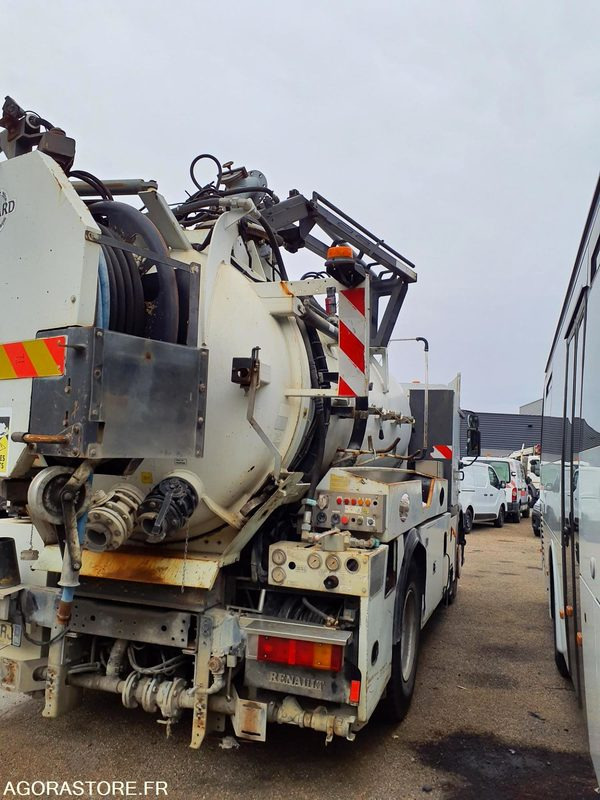 HYDROCUREUR 19T RIVARD - 2004 / 262 122 KM - Camion vidangeur: photos 3 HYDROCUREUR 19T RIVARD - 2004 / 262 122 KM - Camion vidangeur: photos 3