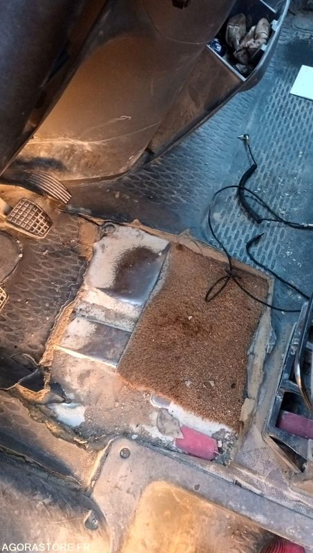 Iveco 35C13 - 2013 - 290004kms - CX-404-AK - Utilitaire benne: photos 3 Iveco 35C13 - 2013 - 290004kms - CX-404-AK - Utilitaire benne: photos 3