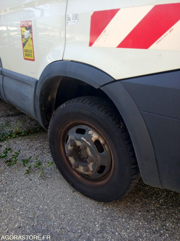 Iveco AB-141-NC - Balayeuse de voirie: photos 4 Iveco AB-141-NC - Balayeuse de voirie: photos 4