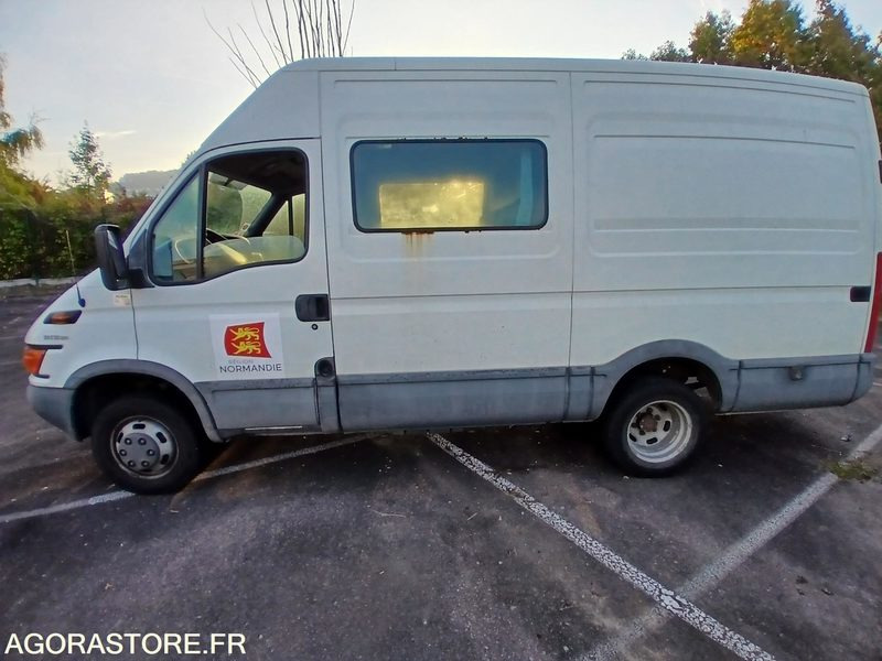 Iveco Daily – Diesel – 2004-172 288 KM - Fourgon utilitaire: photos 2 Iveco Daily – Diesel – 2004-172 288 KM - Fourgon utilitaire: photos 2