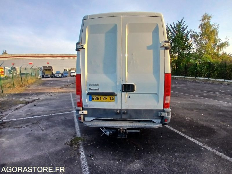 Iveco Daily – Diesel – 2004-172 288 KM - Fourgon utilitaire: photos 3 Iveco Daily – Diesel – 2004-172 288 KM - Fourgon utilitaire: photos 3