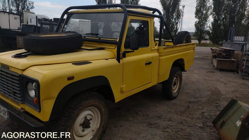 LAND ROVER DEFENDER - 2003 - 98879km - Voiture: photos 2 LAND ROVER DEFENDER - 2003 - 98879km - Voiture: photos 2