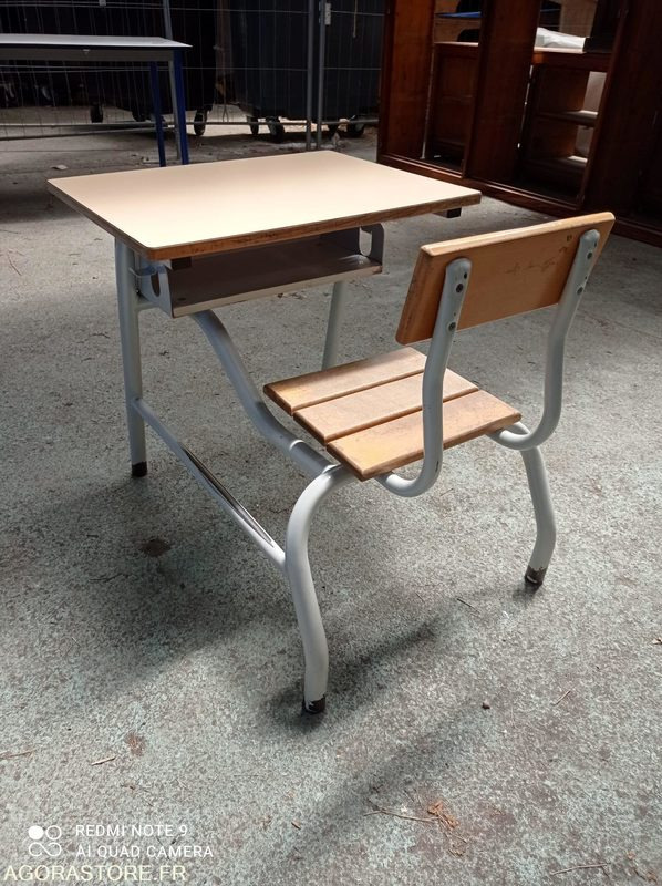 Lot de 28 Pupitres écoliers individuels - Outil/ Équipement: photos 2 Lot de 28 Pupitres écoliers individuels - Outil/ Équipement: photos 2