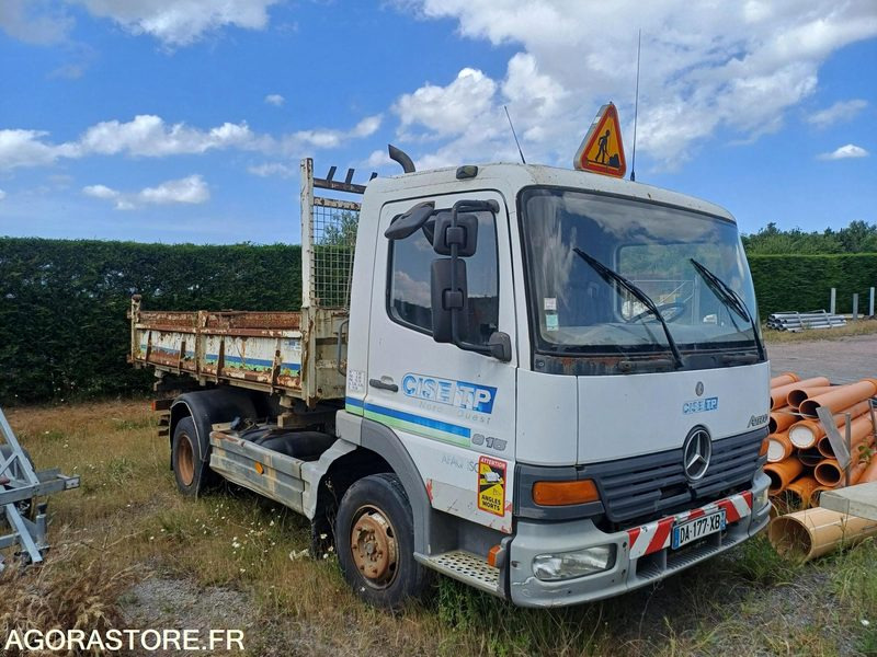 MERCEDES - ATEGO 815 - 2000 / 324 679 KM - DA177XB - Camion benne: photos 1 MERCEDES - ATEGO 815 - 2000 / 324 679 KM - DA177XB - Camion benne: photos 1