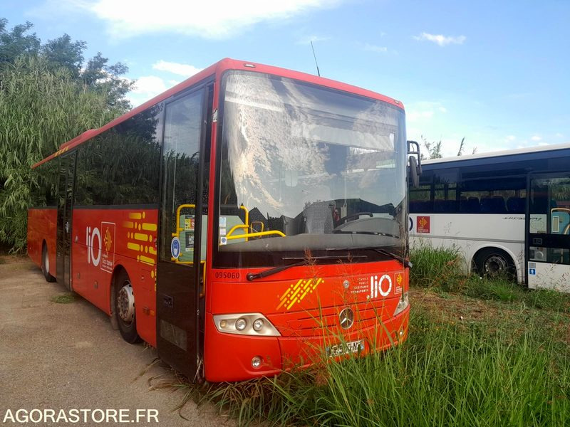 MERCEDES INTOURO N°095060 - Bus scolaire: photos 1 MERCEDES INTOURO N°095060 - Bus scolaire: photos 1