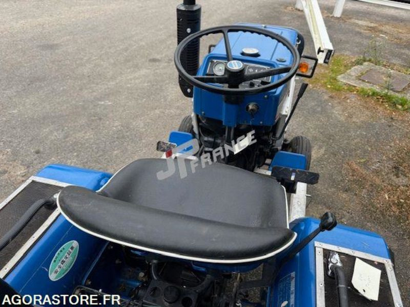 MICROTRACTEUR ISEKI 16CV 2 ROUES MOTRICES 3 CYLINDRES DIESEL BON ETAT GENERAL - Tracteur agricole: photos 2 MICROTRACTEUR ISEKI 16CV 2 ROUES MOTRICES 3 CYLINDRES DIESEL BON ETAT GENERAL - Tracteur agricole: photos 2