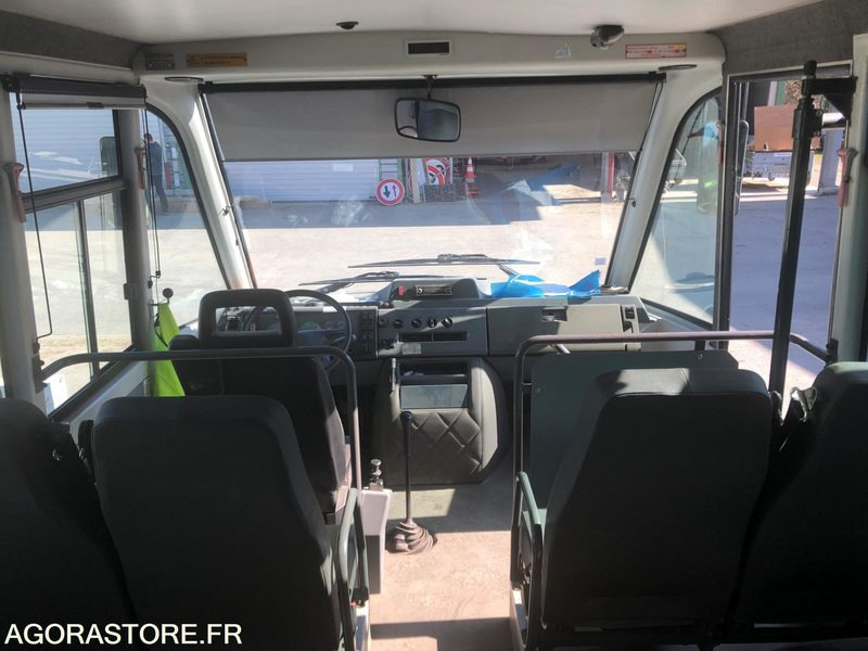 MINI-BUS MERCEDES VARIO - 127178 kms - 2000 - Minibus, Transport de personnes: photos 4 MINI-BUS MERCEDES VARIO - 127178 kms - 2000 - Minibus, Transport de personnes: photos 4
