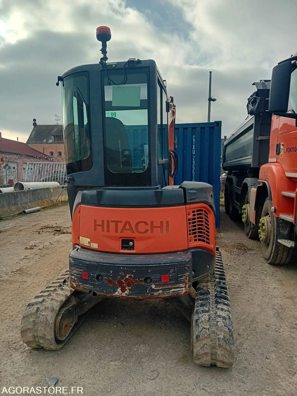 MINI-PELLE/CHENILLES HITACHI ZX38U-3CLR -- 2012 -- ENVIRON 6300 HEURES - Pelle: photos 2 MINI-PELLE/CHENILLES HITACHI ZX38U-3CLR -- 2012 -- ENVIRON 6300 HEURES - Pelle: photos 2