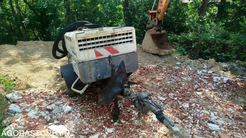 Machine a chape Lancy - TM2500 - 2385heures - Pompe à béton stationnaire: photos 1 Machine a chape Lancy - TM2500 - 2385heures - Pompe à béton stationnaire: photos 1